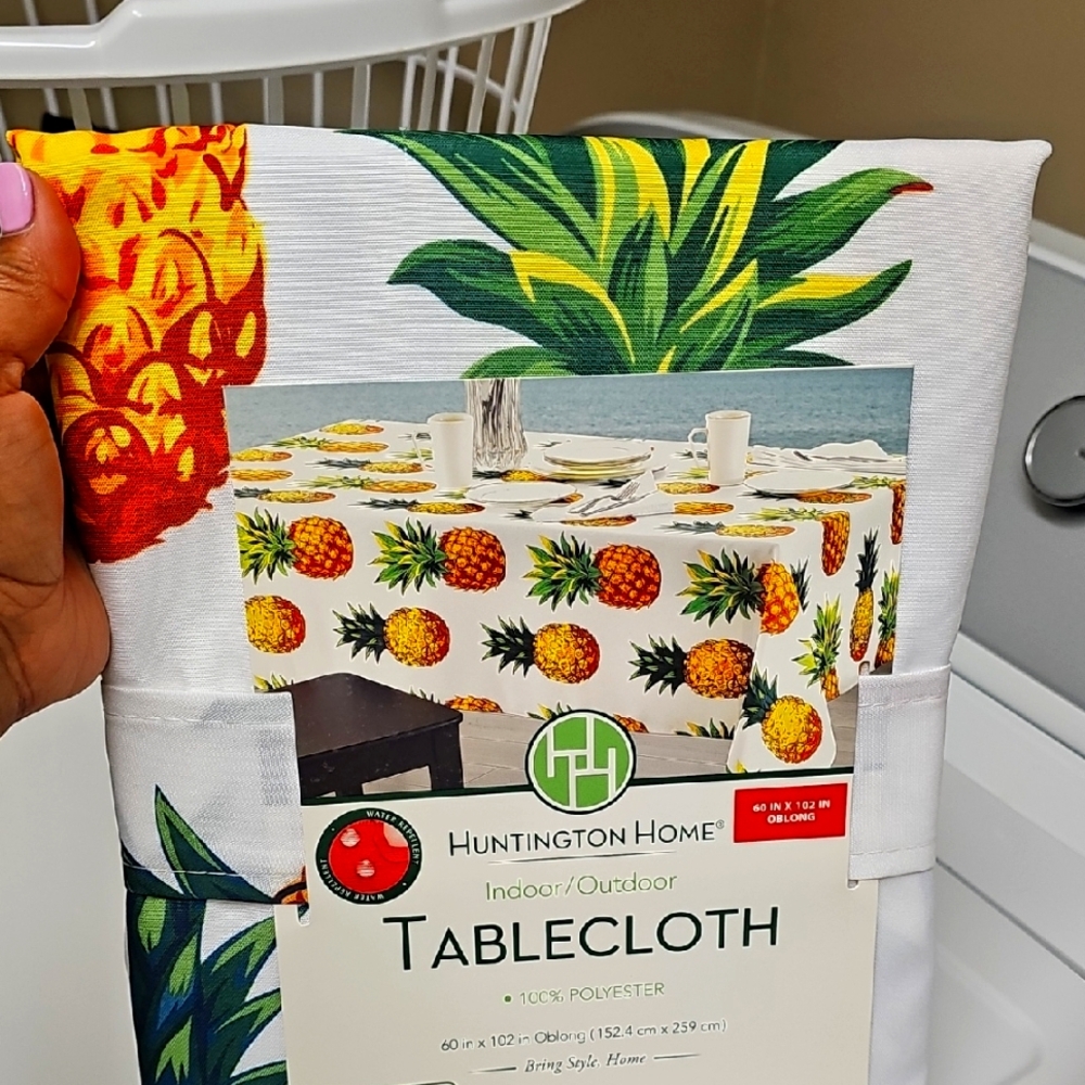 Huntington Home Pineapple Tablecloth - White and Yellow